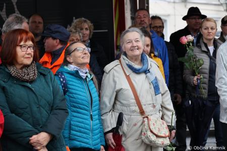 Dobrodošel mamut v Kamniku je dobil svoje mesto bronasti mamut v naravni velikosti, ki stoji v Mamutovem parku (32)